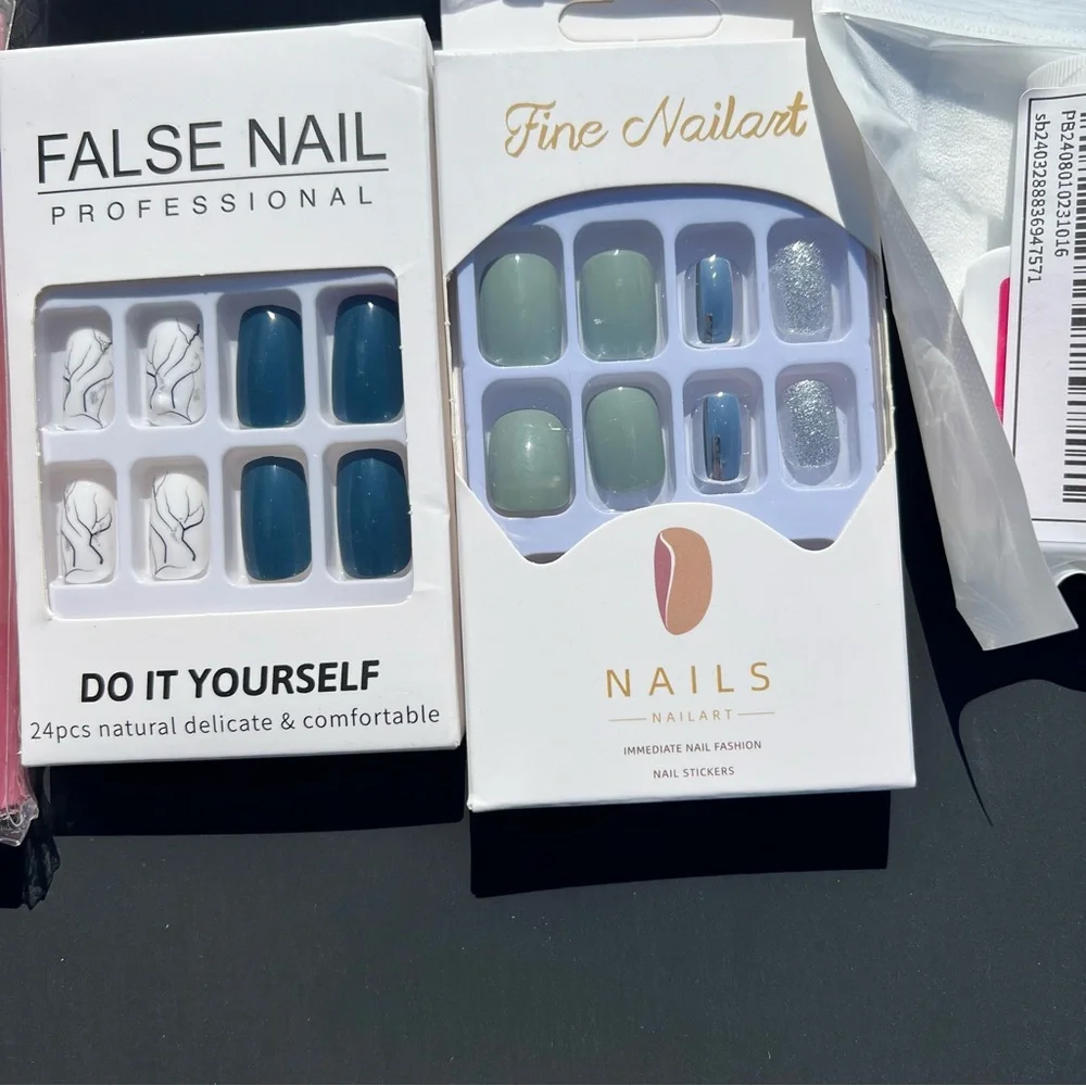 Press-On Nail Art Set - Multicolor Bundle Plus Bottle of adhesive New in Box - Picture 3 of 5